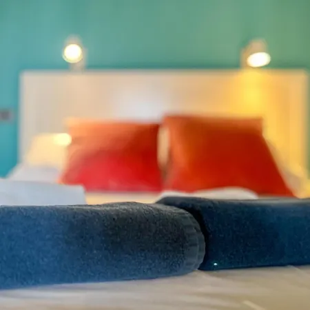 Seaviews Las Canteras - Balcony & Pool Apartment